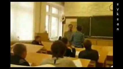 Ученик и учител се бият в час *смях* 