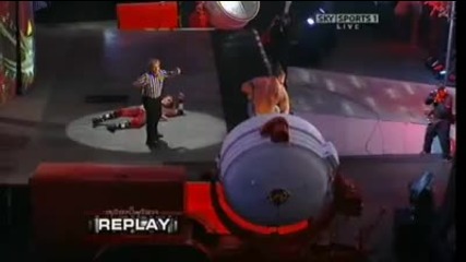 Big Show Хвърля Cena в Прожекторa!