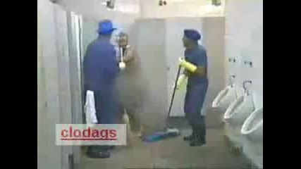Змия в тоалетната скрита камера - 100% Смях...