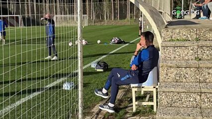 Левски загрява преди контролата с Баник