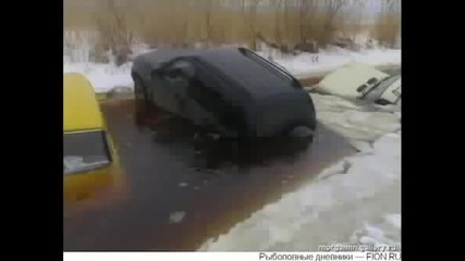 Затънали в езеро коли по време на риболов