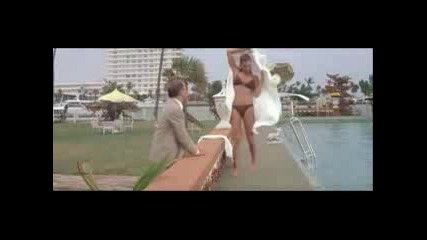 Raquel Welch & Frank Sinatra In Lady In Cement