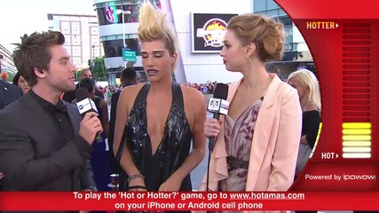 Ama 2010 Red Carpet Interview with Ke$ha 