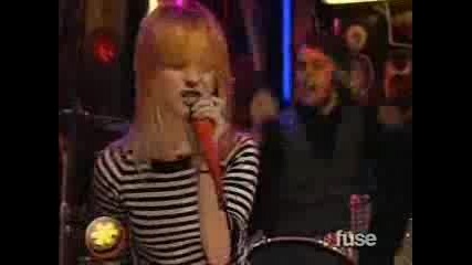 Paramore - Misery Business [live]