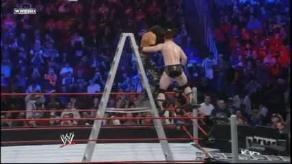 John Morrison хвърля Sheamus от стълба върху друга стълба 