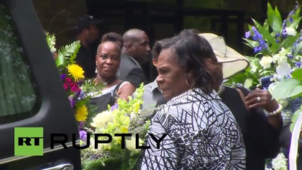 USA: Casket of police shooting victim Walter Scott taken for burial