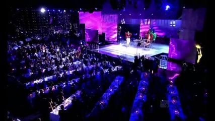 Will.i.am ft. David Guetta - Im Going Crazy ( World Music Awards 2010 Live ) 