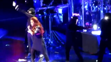 Прекрасно изпълнение! Demi Lovato - Unbroken ( Live )