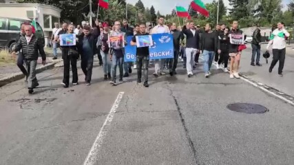 Привърженици на Доган тръгнаха на поход