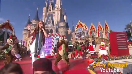 Miley Cyrus - Santa Claus Is Coming To Town 