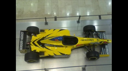 Изложение на F1 в Сердика център. 