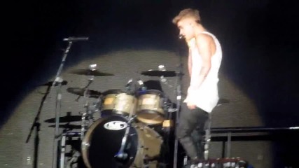 Justin Bieber playing the drums at the Hallenstadion Zurich, Full-hd