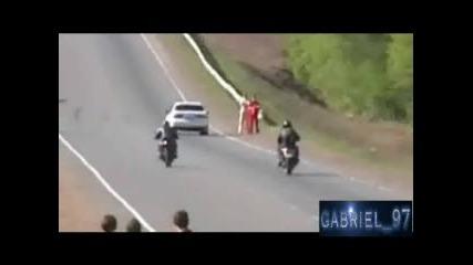 Кола срещу мотор - - Mного зле пострада!
