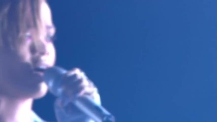Rihanna - Russian Roulette [live Nokia Concert London]