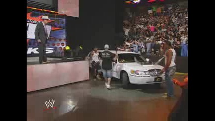 Wwe - John Cena and Cryme Time потрошват лимузината на Jbl