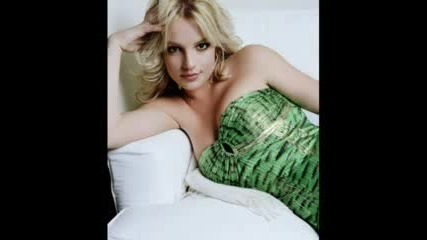 Christina Aguilera Or Britney Spears ?! 