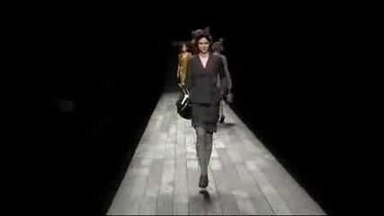 Freja & Coco High Five On Runway