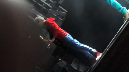 One Direction - Пеят Use Somebody на 1d Up All Night Tour