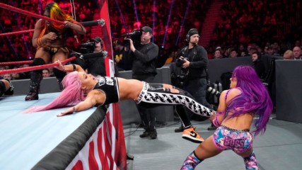 Sasha Banks, Bayley & Ember Moon vs. The Riott Squad: Raw, Dec. 31, 2018