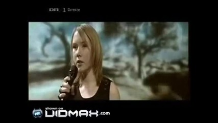 Момиче имитира гласове на животни много добре
