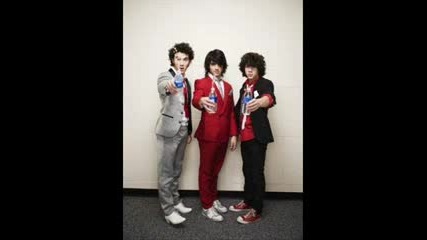 Превод!!! Jonas Brothers - One Man Show