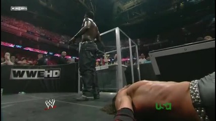 R-truth пуши цигара в R A W