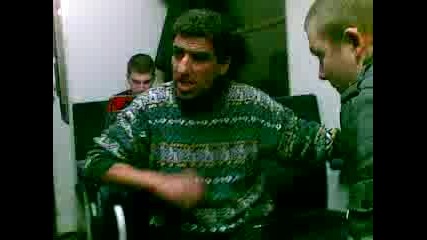 Циганин Във Влак 03