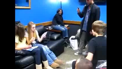 Justin Bieber brings some girls backstage 