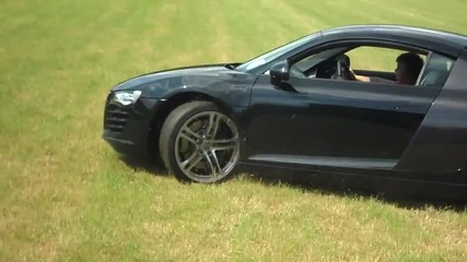 11 - годишно Хлапе Върти Audi R8