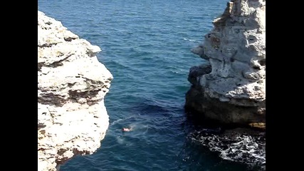 Скок от скалата `самотника` с.тюленово 