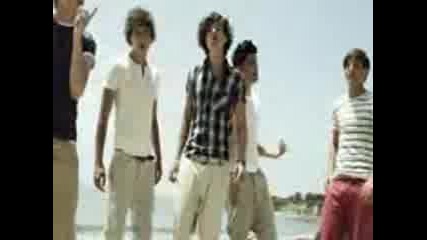 One Direction - What Makes You Beautiful ...