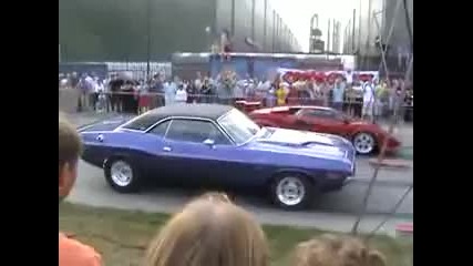 Dodge Challenger vs. Lambo