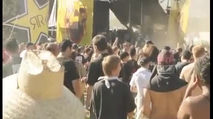 Духове нападат човек на метъл концерт