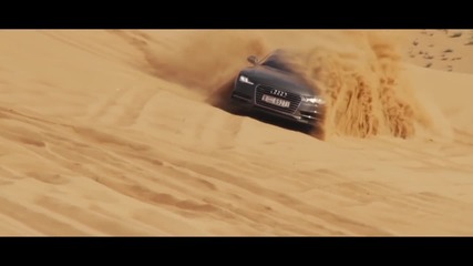 Audi A7 Срещу Пясъчни Дюни в Дубай