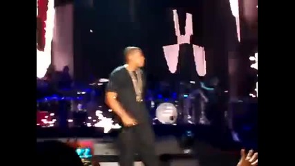 Jay - Z Pulls A Young Girl From The Crowd On Stage To Rip The Mic! Shouts Out To Beyonce. He Was Wit 