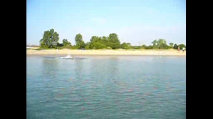 Nai - burzoto ti4ane i plioskane vav voda (: