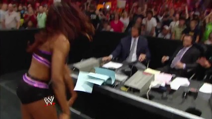 Alicia Fox has an epic meltdown!