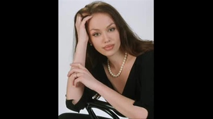 Двойничката на Анджелина Джоли (удивителна прилика) 