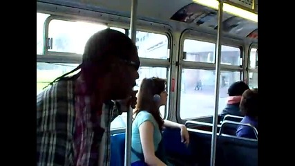 Старец пребива мъж в автобуса 