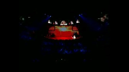 Секси танци и вокали от талантливата Бионсе В Палаво Момиче [live]