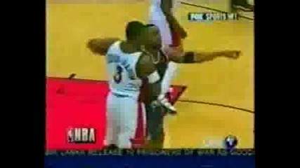 Бой между баскетболисти - NBA