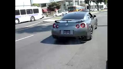 Nissan Skyline Gt - R Burnout by Motorsport