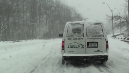 Владея и ските, и колата в снега