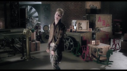 Justin Bieber - Santa Claus Is Coming to Town ( Arthur Christmas Version )