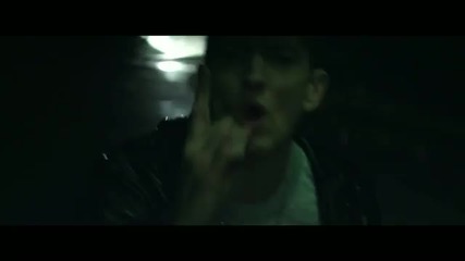 Превод ! Eminem - Space Bound (official video )