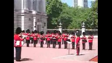 Оркестърът на Бъкингамския дворец свири Imperial March