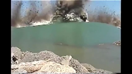 Огромна подводна експлозия