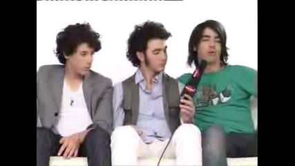 Jonas Brothers искат да бъдат на турне с Tokio Hotel ?