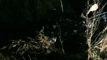 Шофьор едва не уби семейство при рисково изпреварване