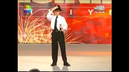 Michael Jackson dance by 12 years Turkish boy 